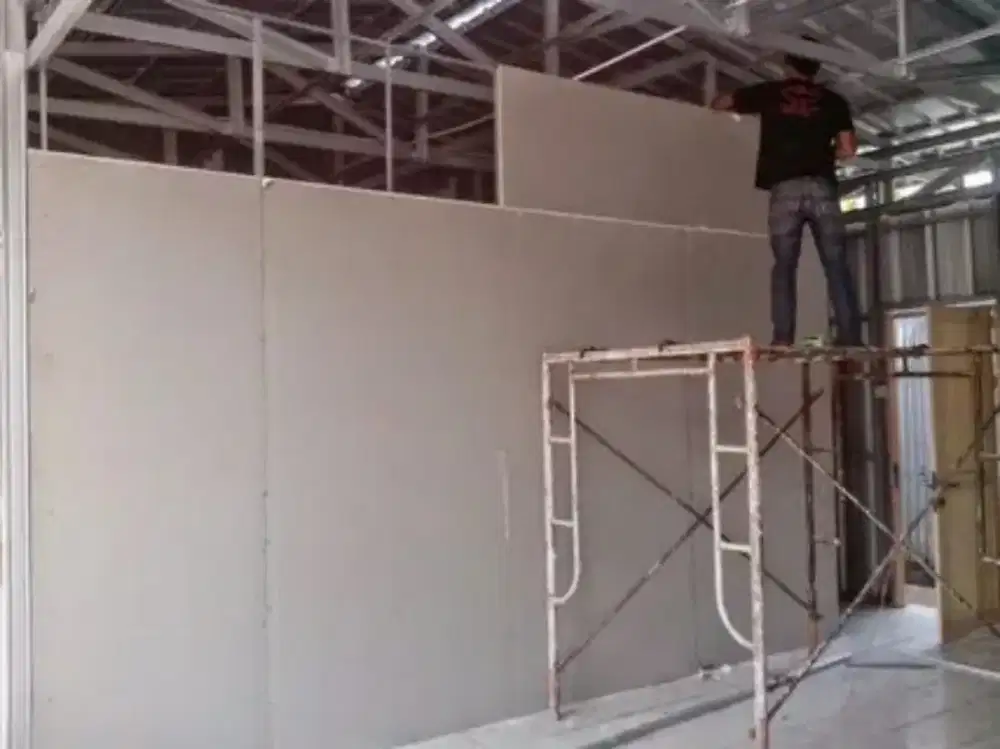 Tukang pasang baja ringan pasang plafon PVC pasang partisi ruangan dll