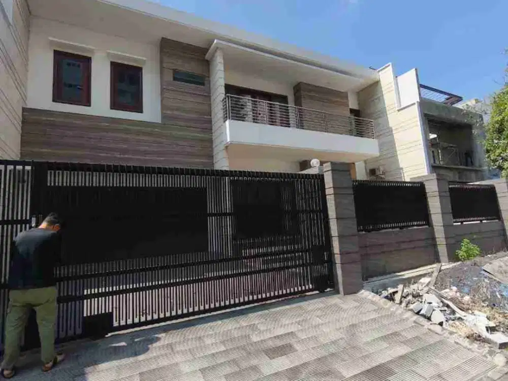 Dijual Rumah Full Renovasi & Full Furnished Graha Famili Blok Favorit di Blok L
