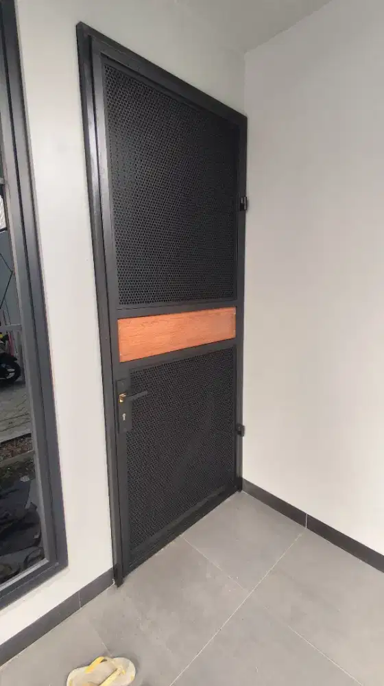 Pintu nyamuk tralis