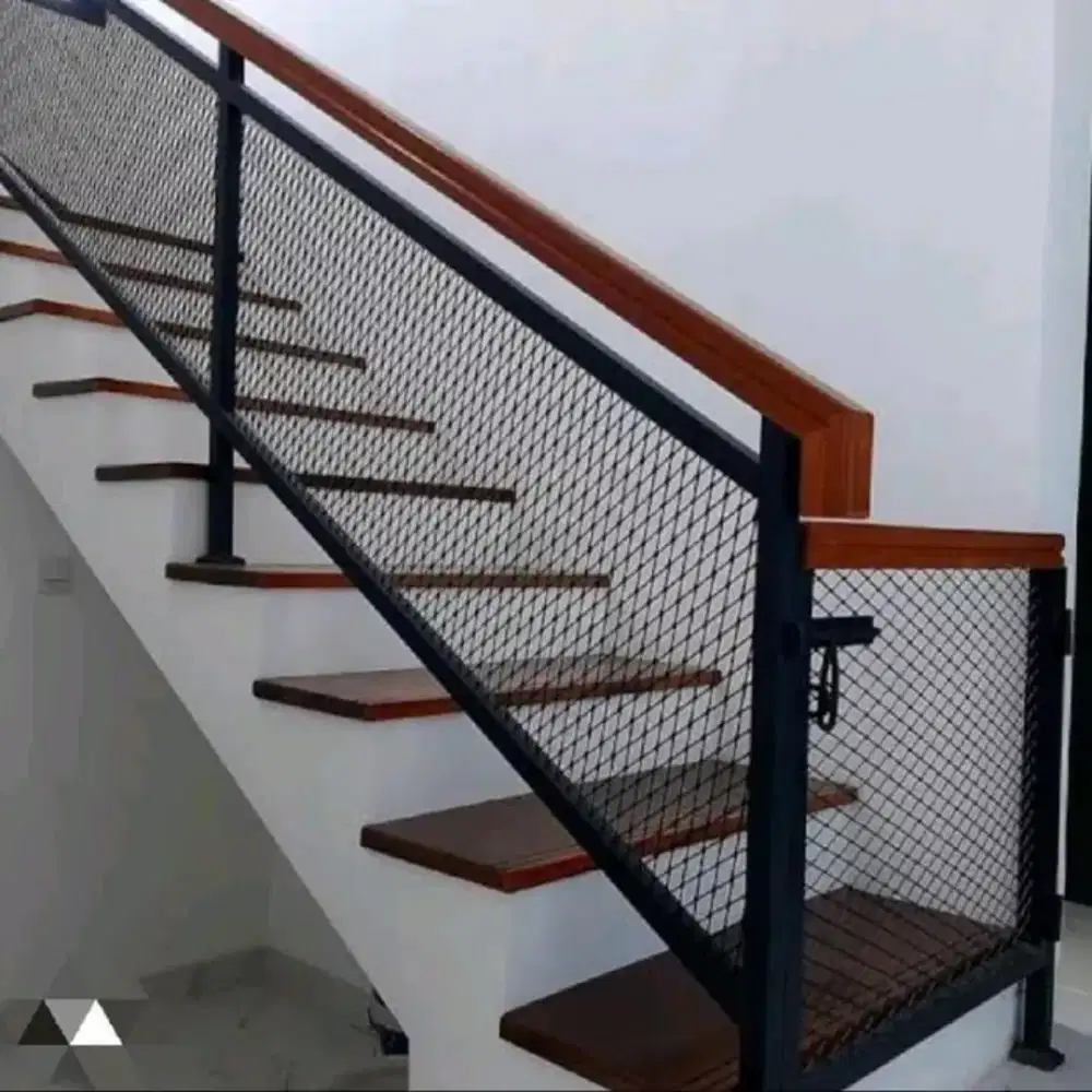 Reling tangga expanda