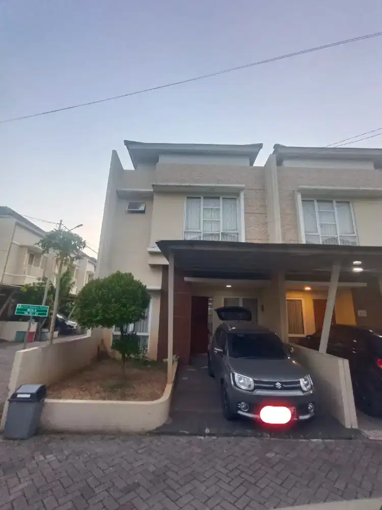 Di sewakan rumah 2 lantai