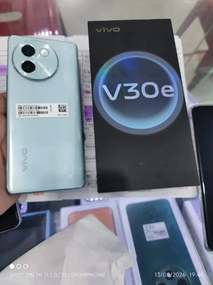 Vivo V30e 5G Ram 8+8/128gb like new