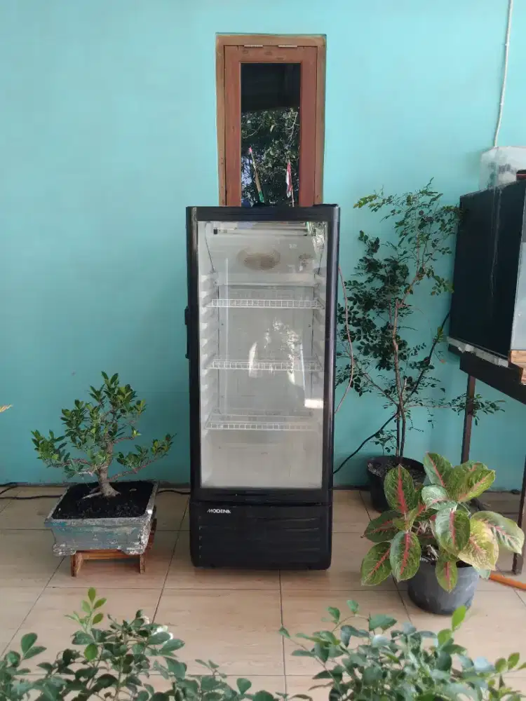 Showcase Dijual
