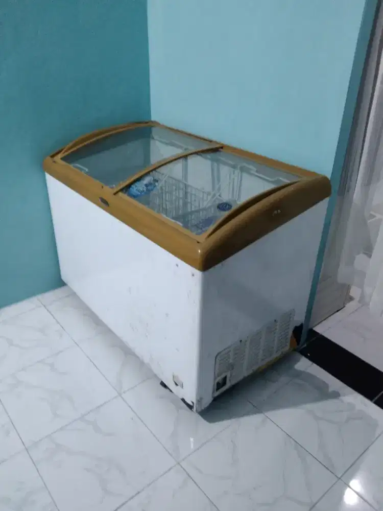 Freezer Box Sleding Kaca