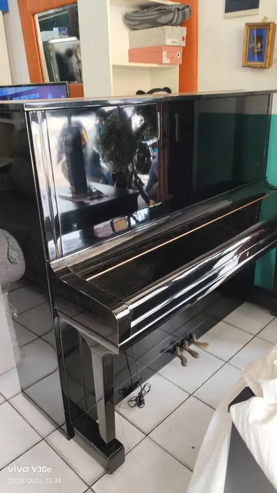 Piano Upright Young Chang U-3 High Cabinet