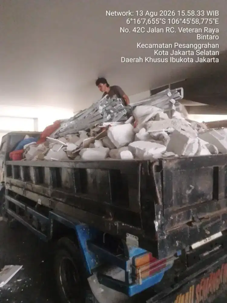 Jasa buang puing dan urugan