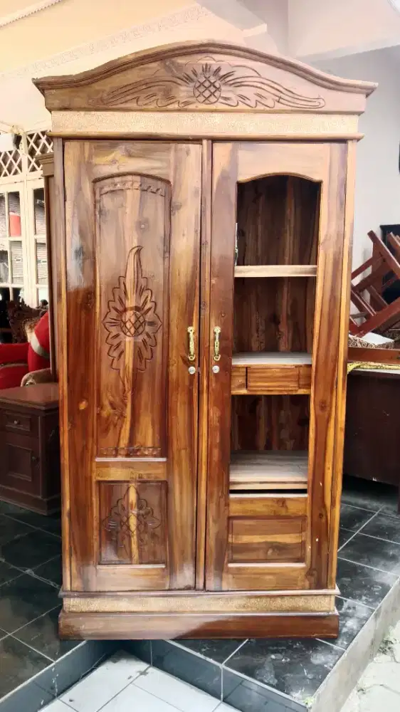 Lemari jati dua pintu