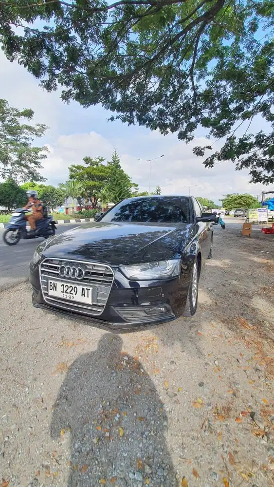 AUDI A4 2013 HITAM