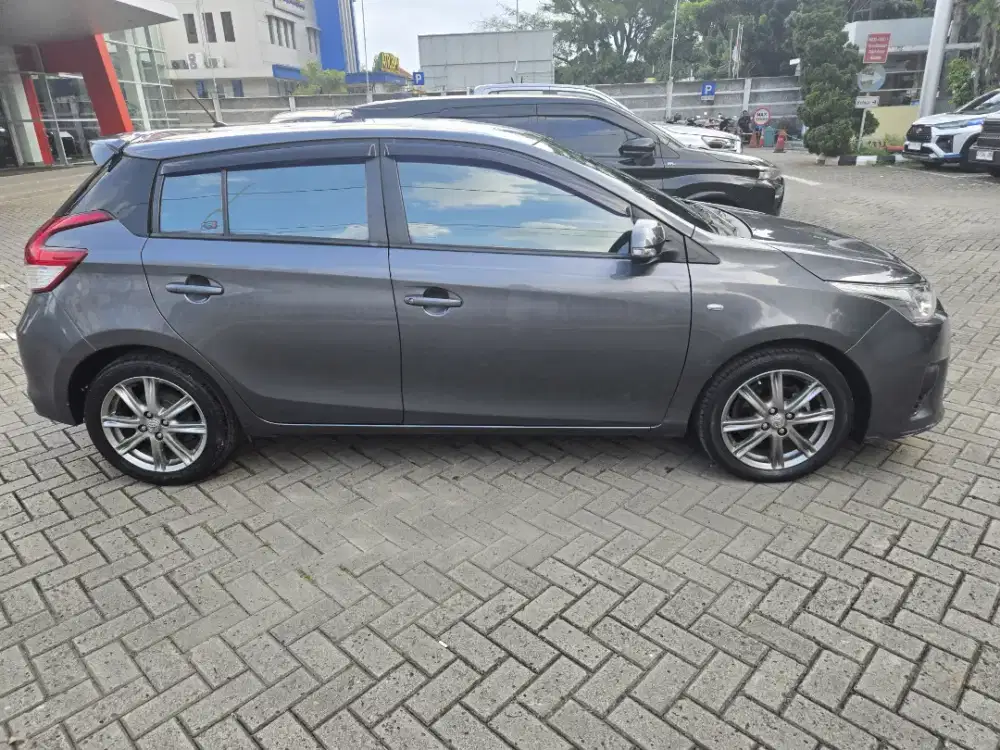 Toyota Yaris 1.5G A/T 2015 Abu Abu tua