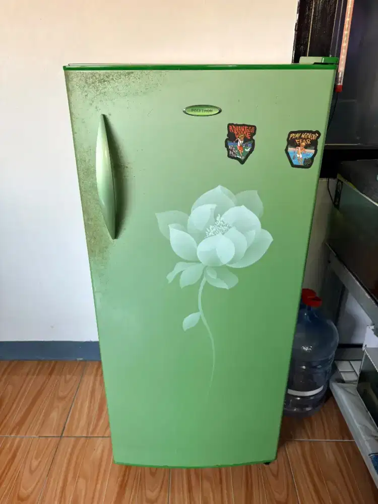 KULKAS POLYTRON