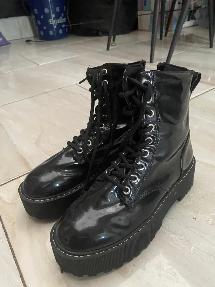 Sepatu boots H&M