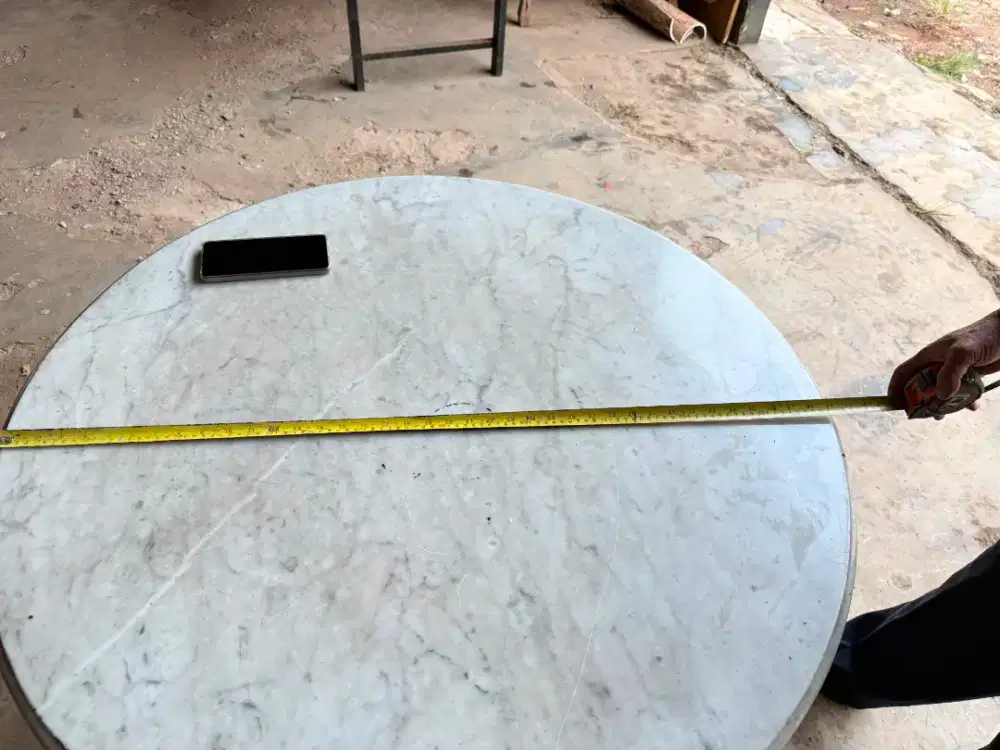 Meja makan bundar Dari marmer dan kayu jati