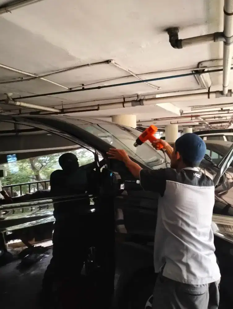 Ahlinya pasang kaca film mobil