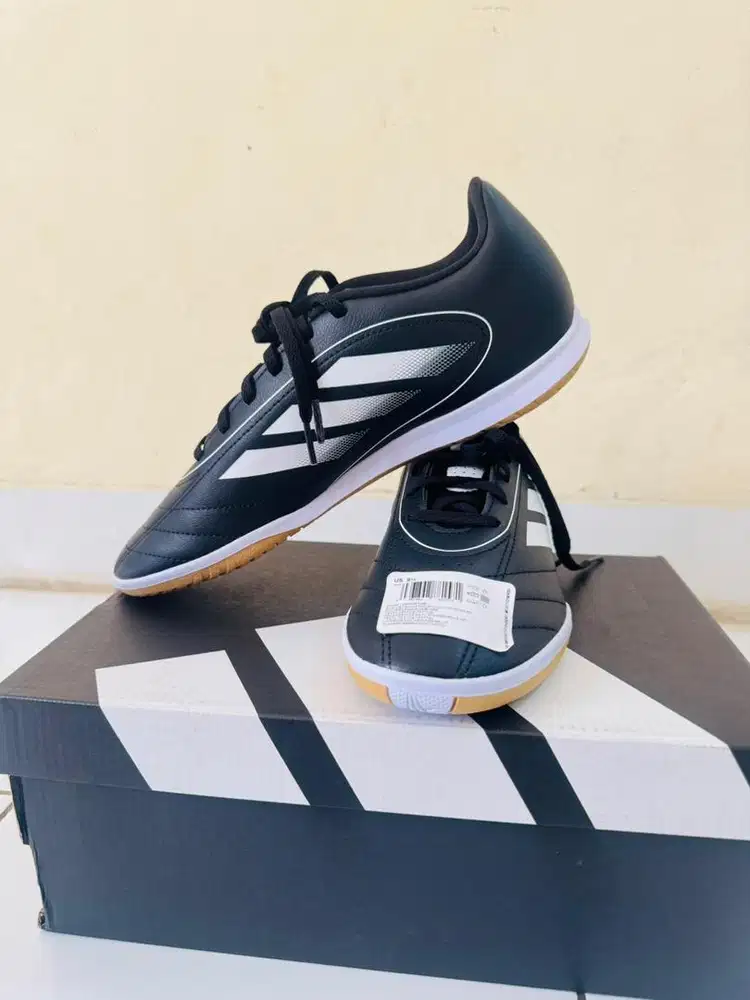 Jual sepatu baru blm d pakai sama sekali, sepatu futsal adidas