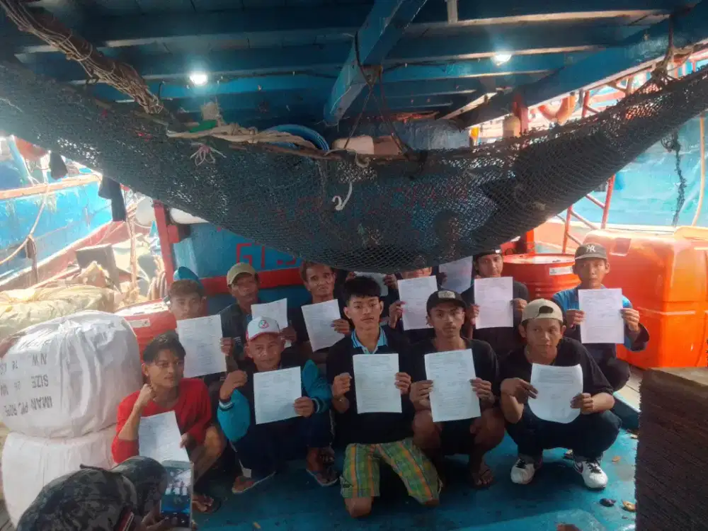 ABK kapal nelayan memancing cumi