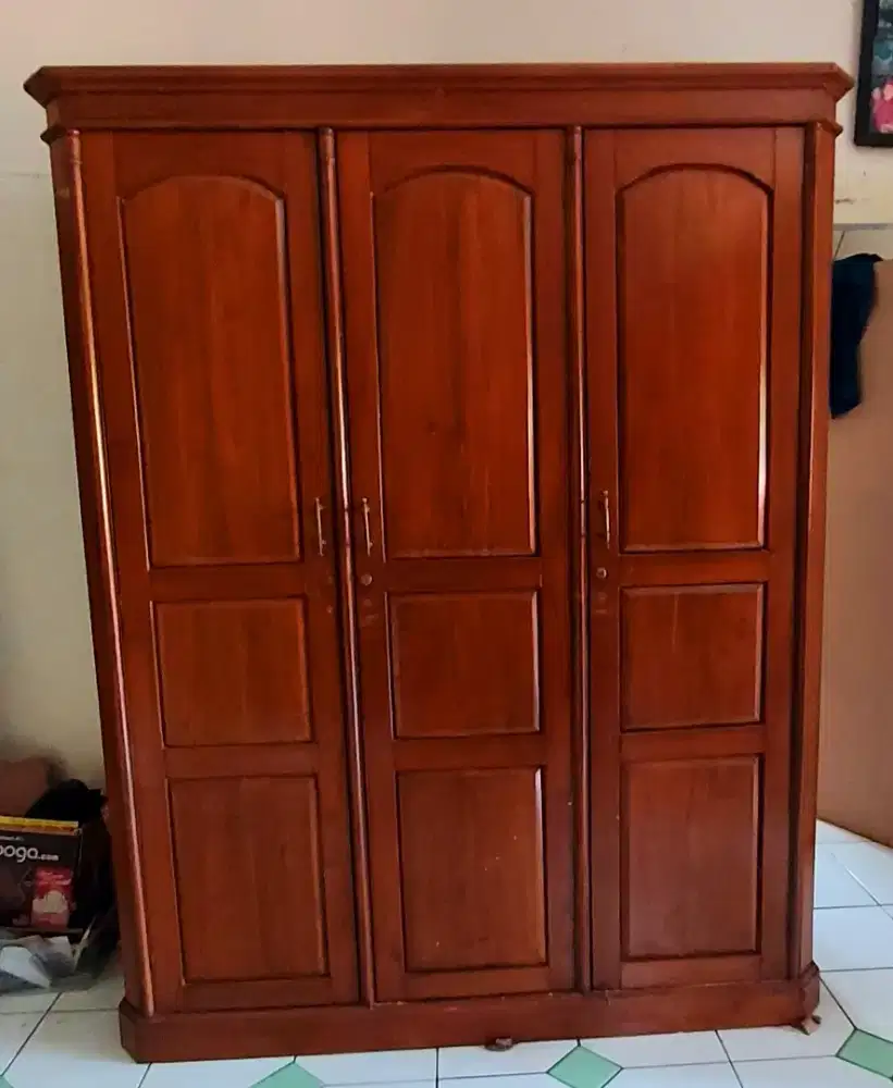 Lemari kayu jati