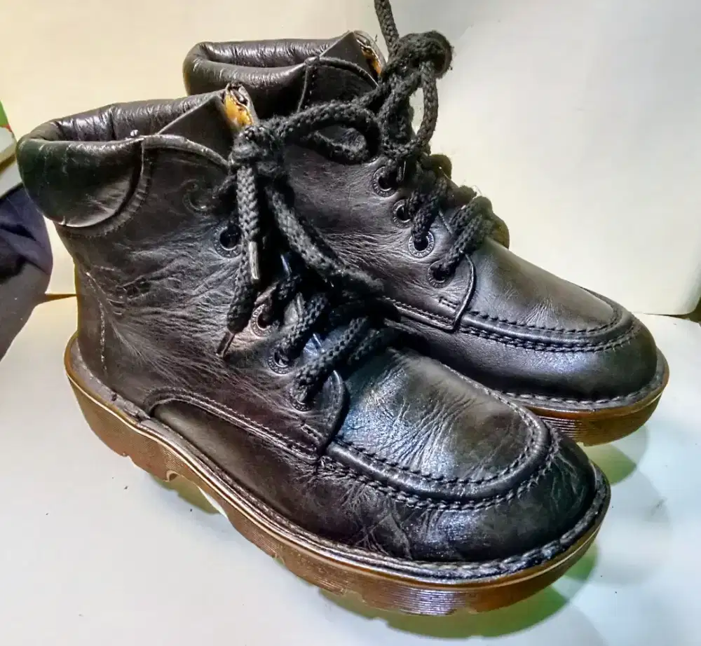 Size 37 - Dr. Martens - Sepatu Unisex Casual Kulit Keren Kekinian