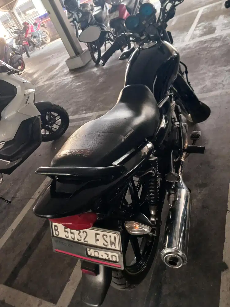 Honda Megapro 2002 ss lengkap mesin bagus pajak hidup,Stater Tokcer