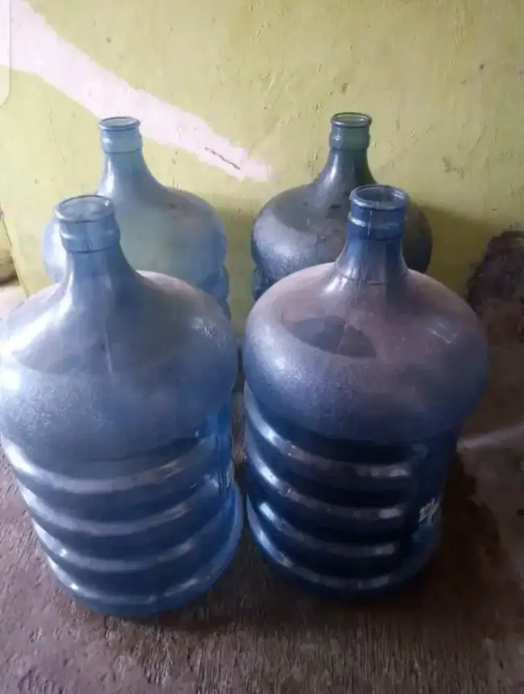 3 galon aqua dan 2 merk lain
