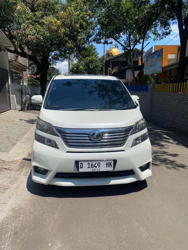 Toyota Vellfire 2011