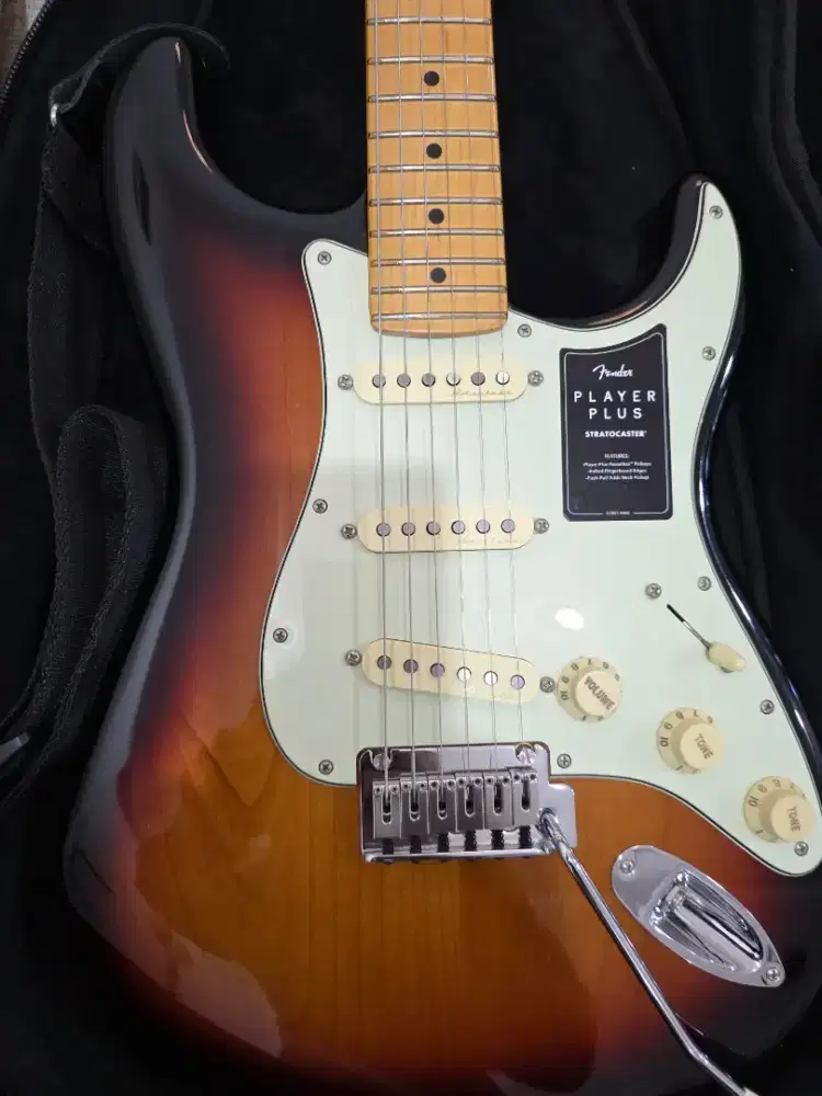 Fender Player Plus Stratocaster 3-Color Sunburst (Second / Original)