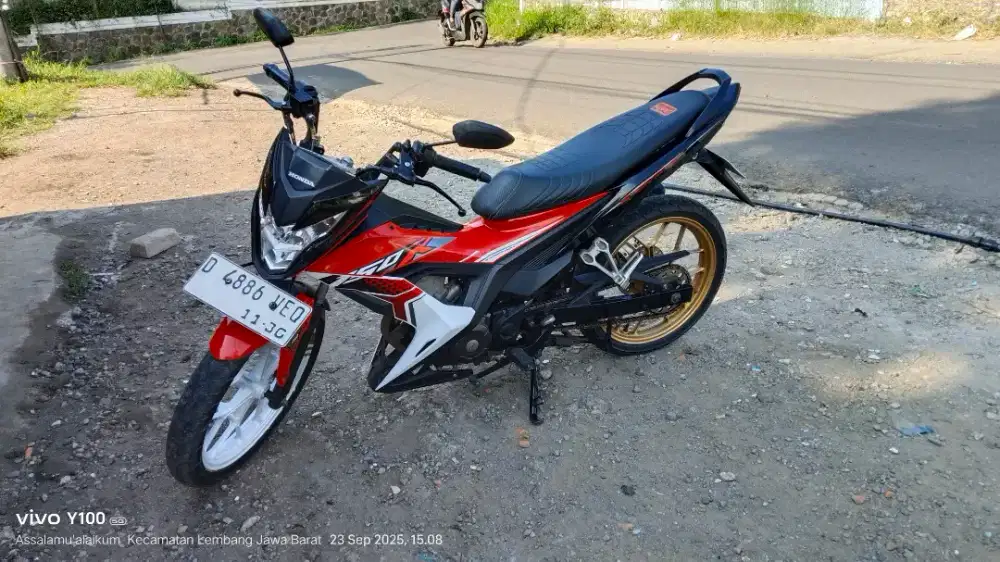 Honda Sonic 150R hitam Merah