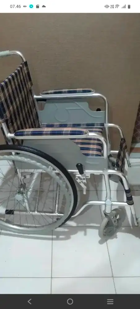 Kursi roda baru