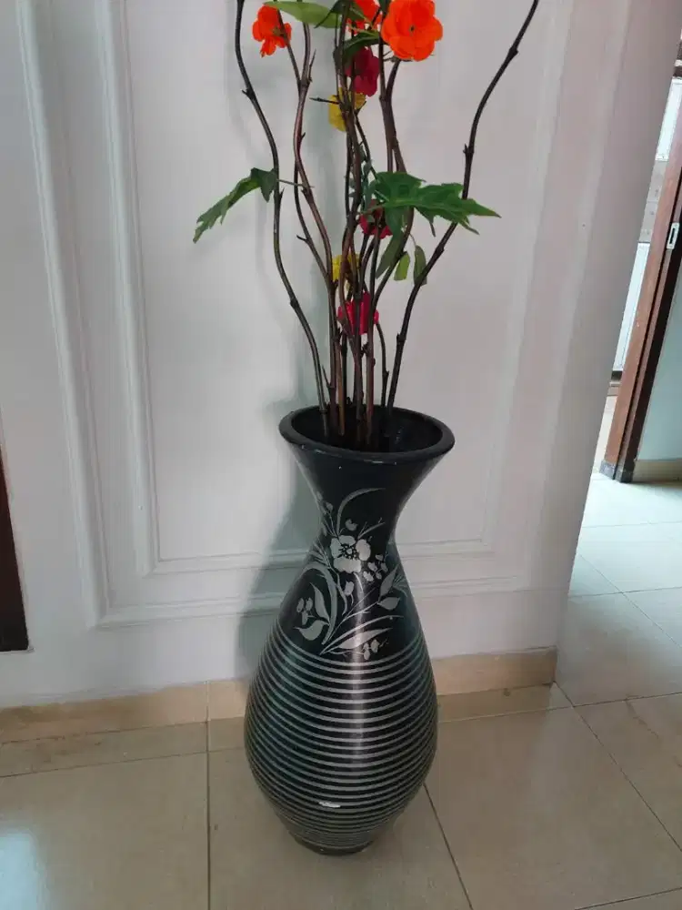 guci besar plus bunga estetik hiasan rumah