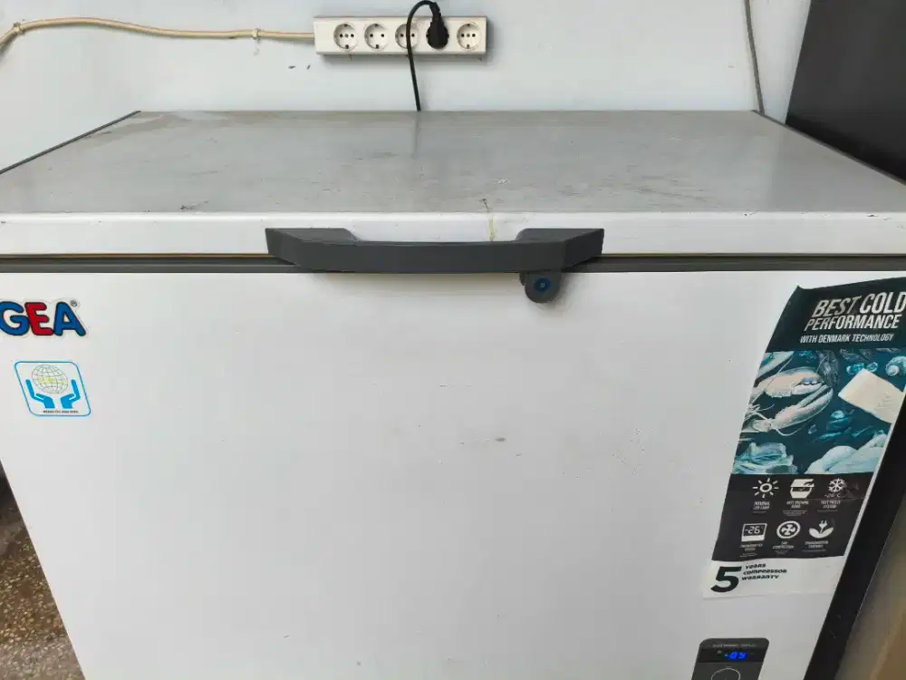 Dijual chest freezer GEA