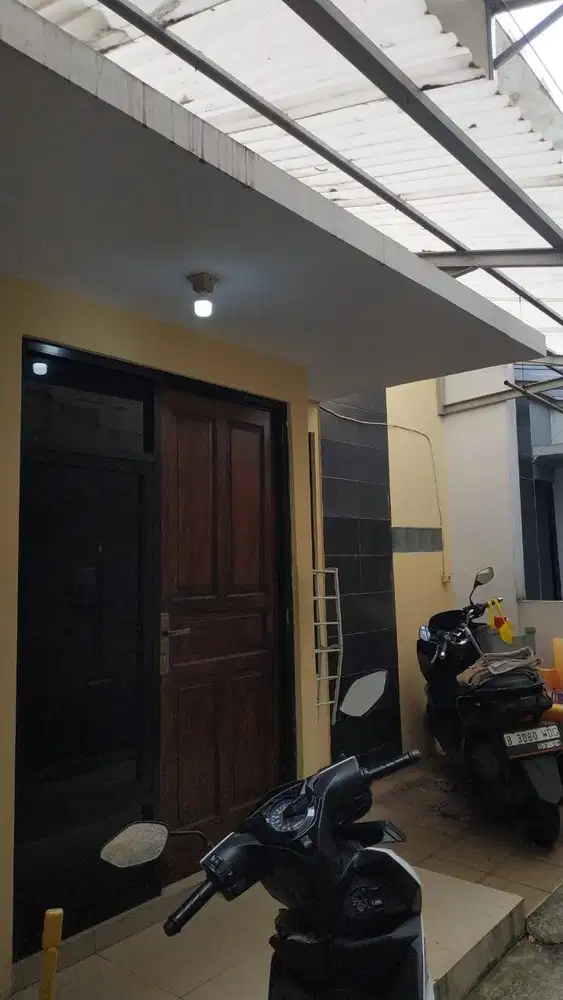 Rumah 2 Lantai Akses Strategis ke Bintaro ( 1,7jt / Bulan )