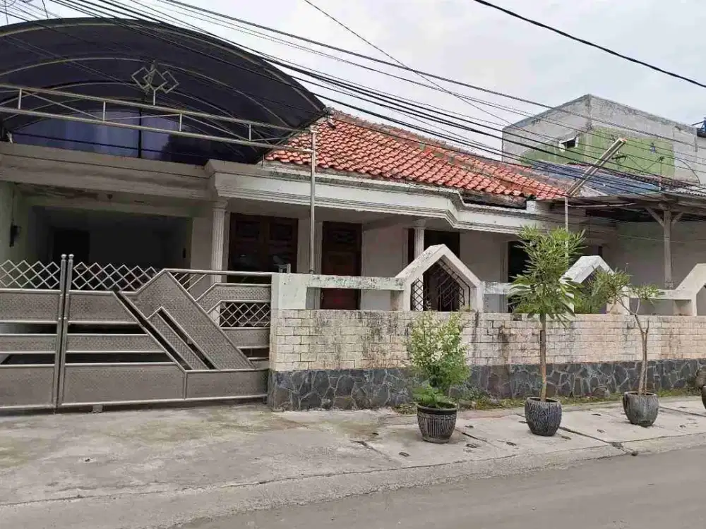 Dijual Rumah Hitung Tanah di Jl Raya Cipunegara Surabaya Pusat