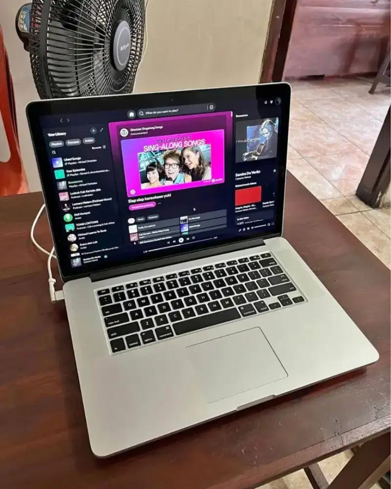 macbook pro 2015 i7 16gb/256gb