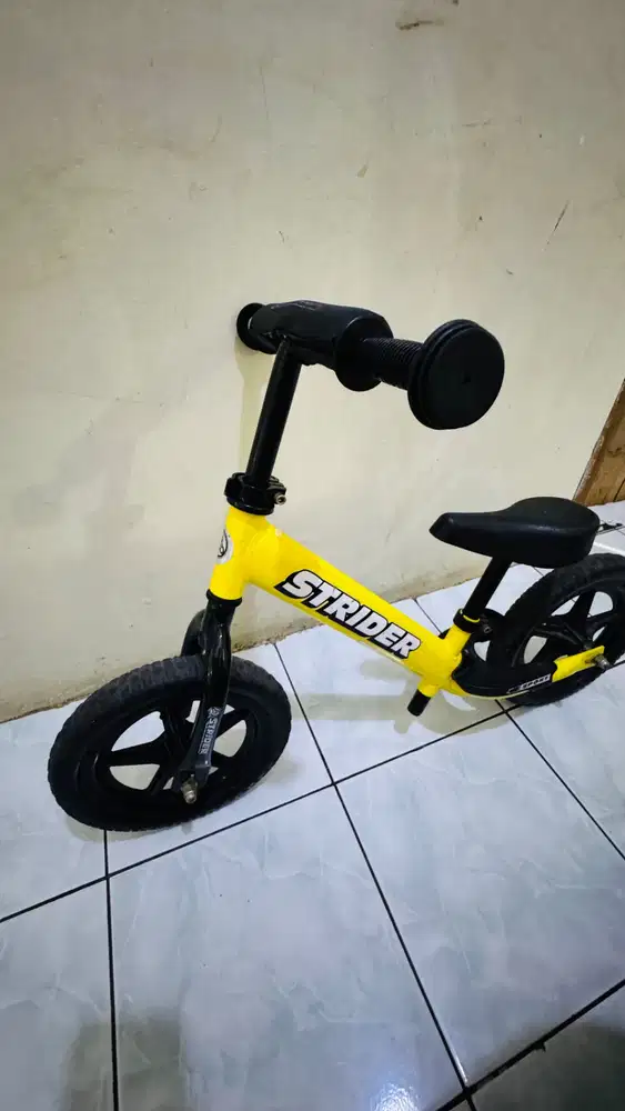 Strider Balance Bike Original Warna Kuning