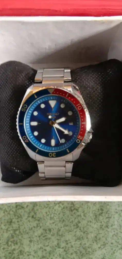 Jam tangan pria Seiko 5 automatic dan jam wanita merk mozaic