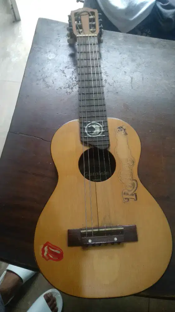 Gitar ukulele Yamaha Guitalele GL - 1