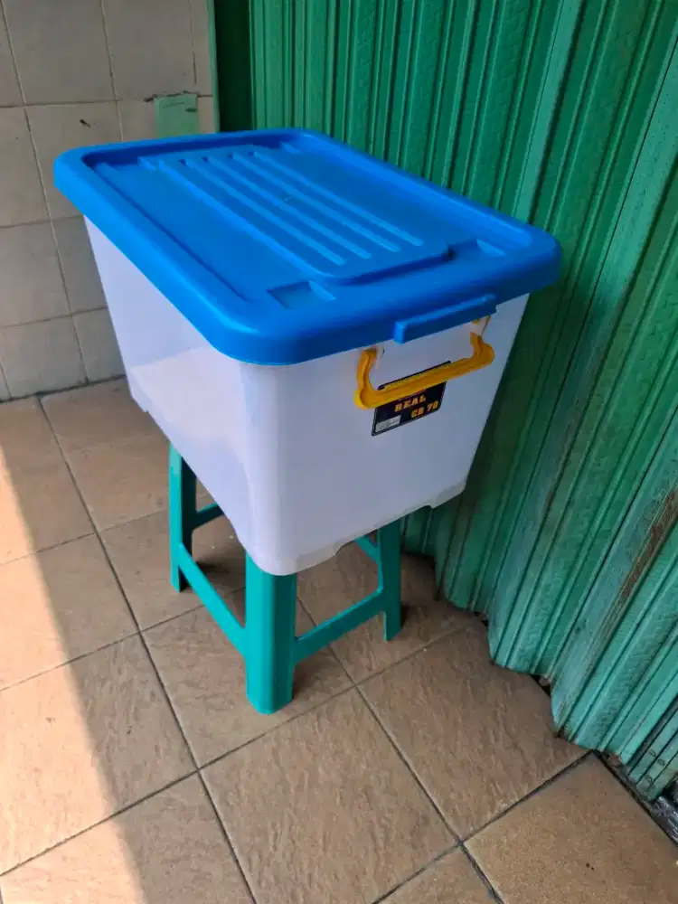 Box kontainer plastik