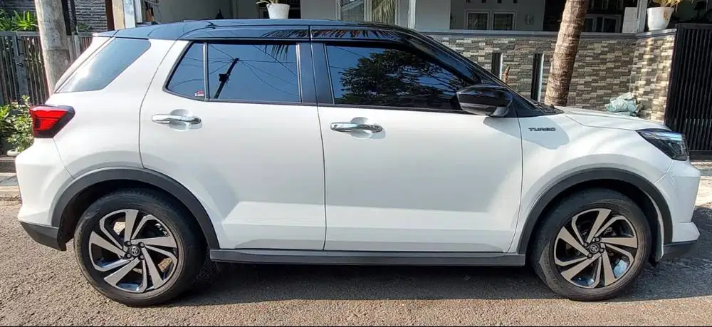 Dijual Toyota Raize 1.0G AT 2022 Two Tones