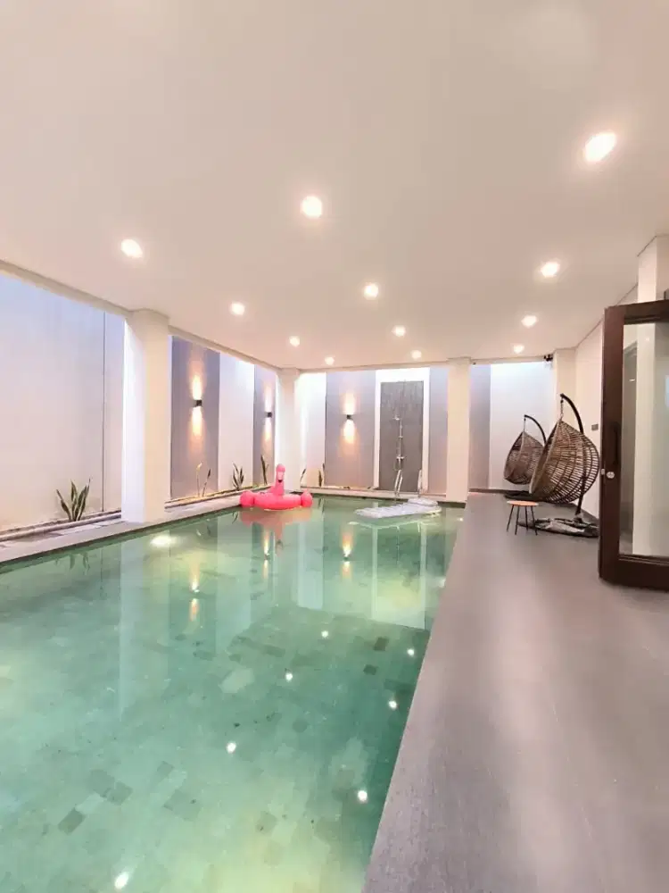 Rumah mewah kolam renang pribadi dijual cepat BU full furniture