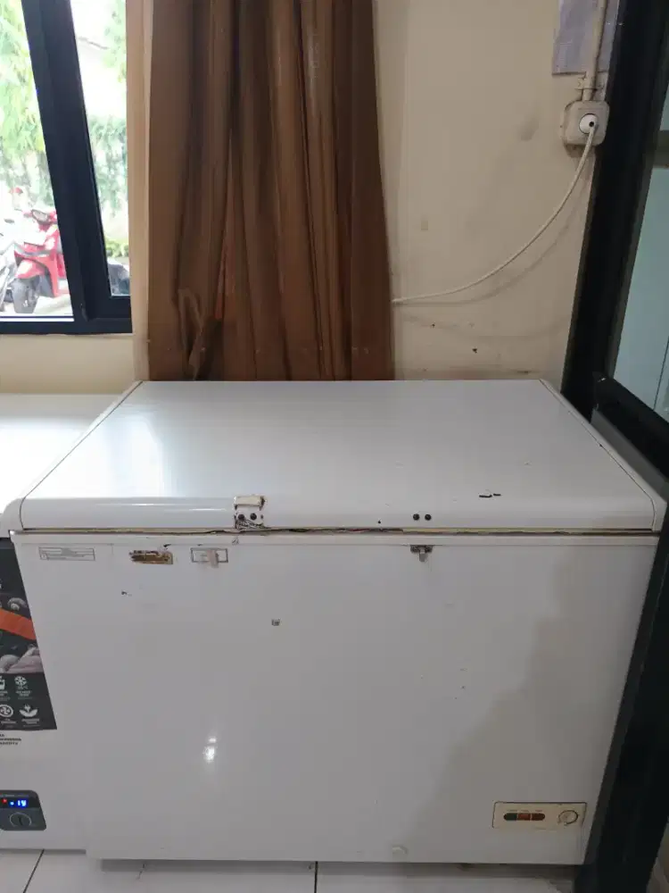 freezer bekas .