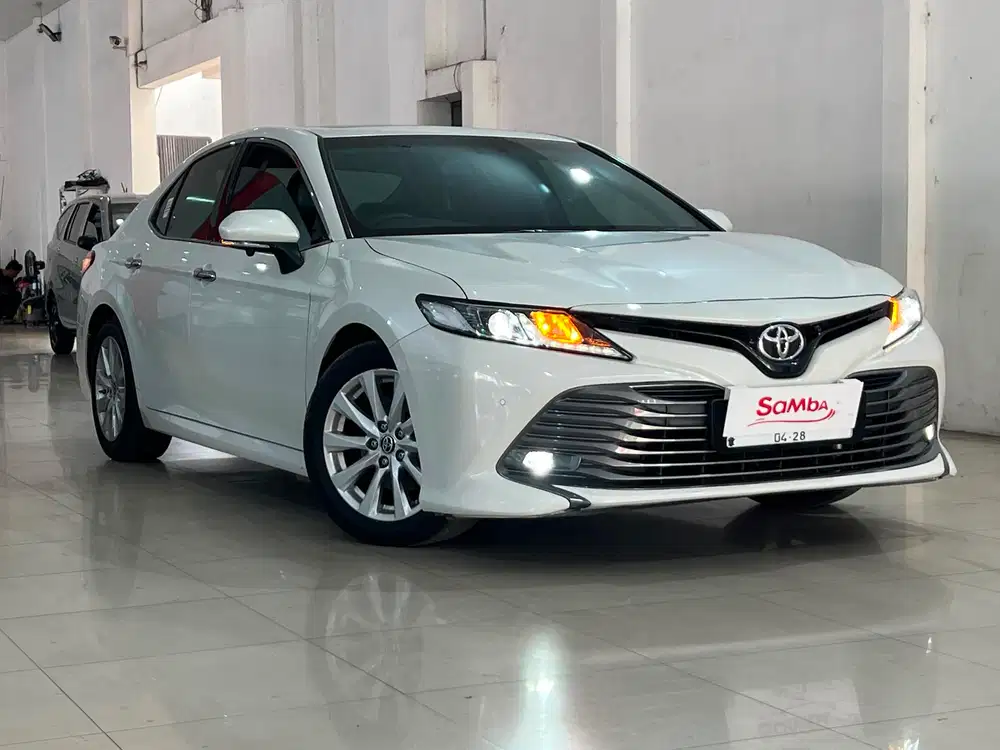 Toyota Camry V 2.5 AT 2021 low km