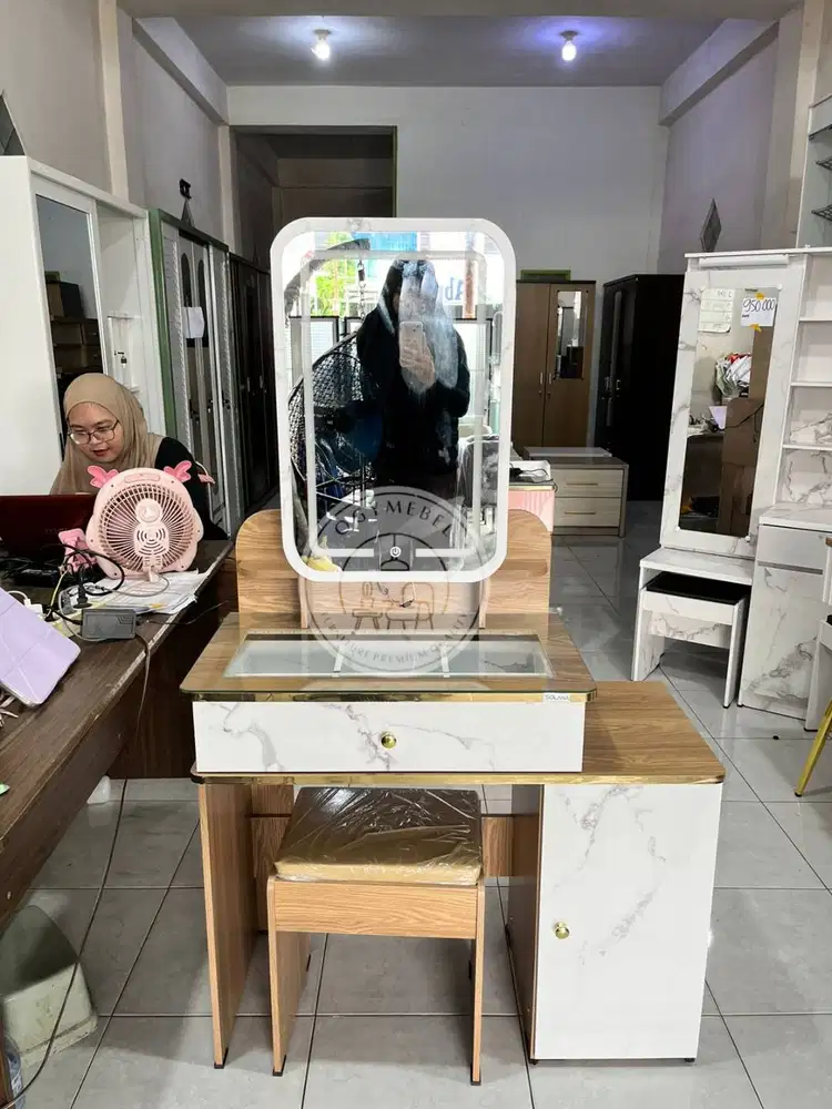 SALE ! MEJA RIAS LAMPU MINIMALIS TERMURAH