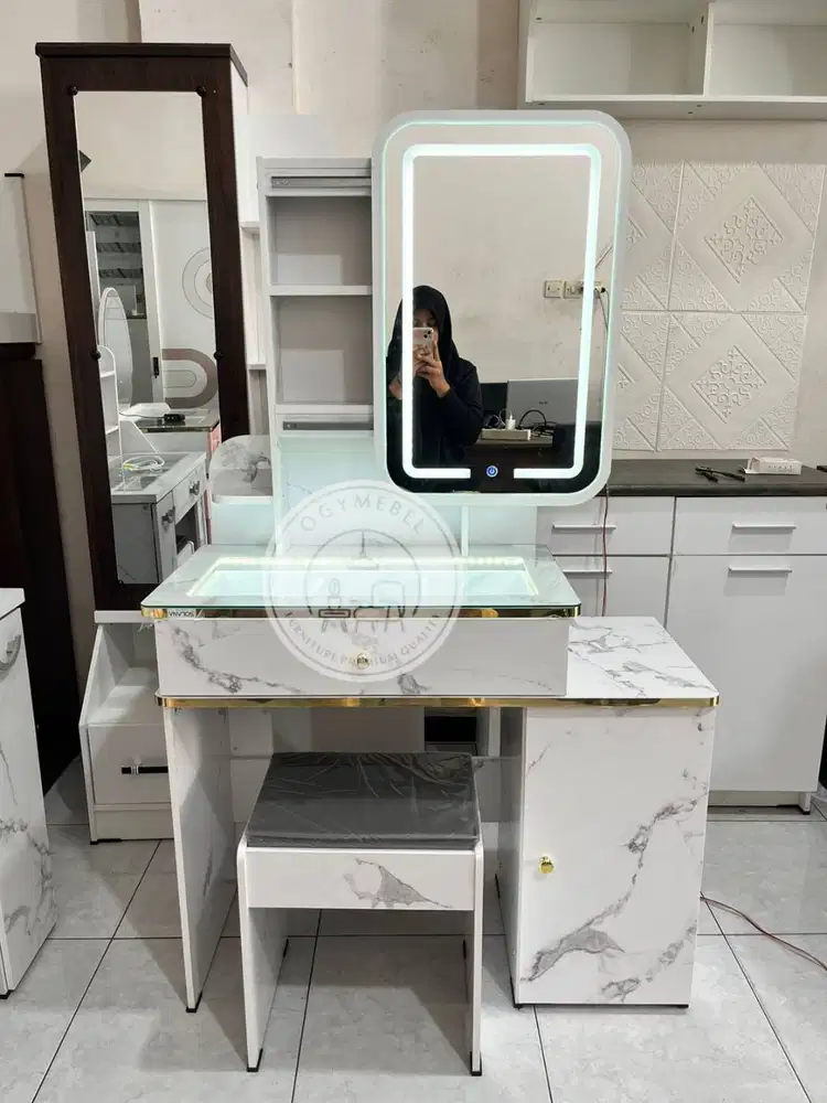 SALE ! MEJA RIAS MINIMALIS LAMPU SERBAGUNA TERLARIS