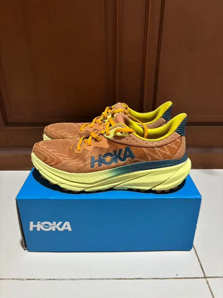 running shoes hoka atr 7 challenger