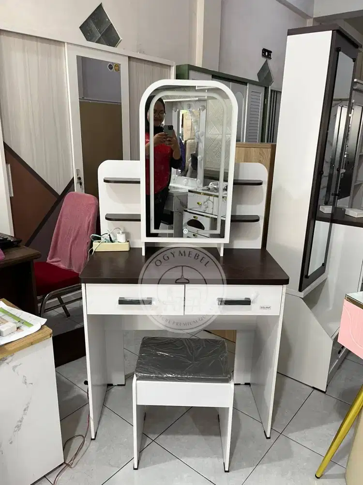 READY MEJA RIAS MINIMALIS LAMPU TERLARIS SALE