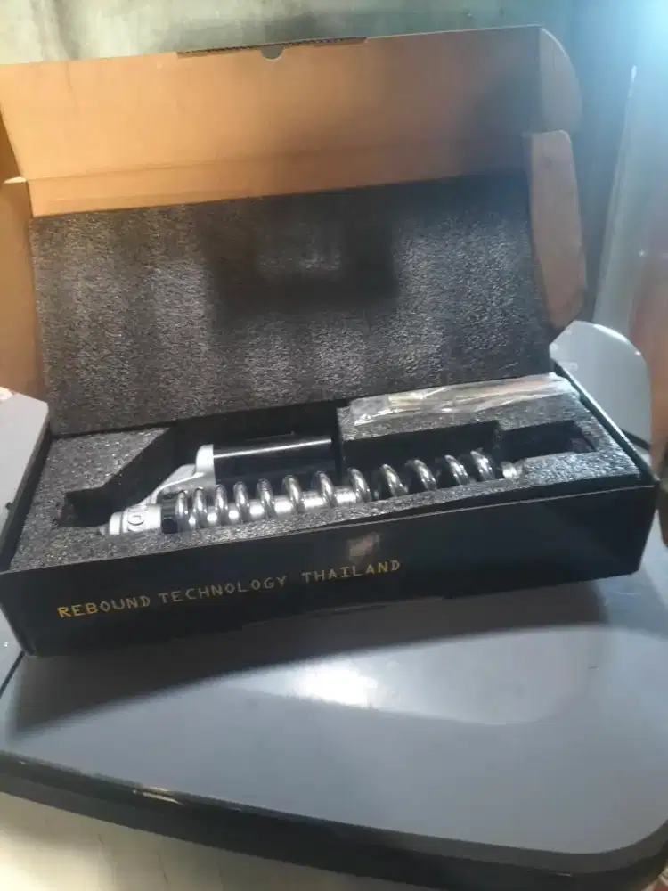 Shock Belakang Yoko per slim 320 mm