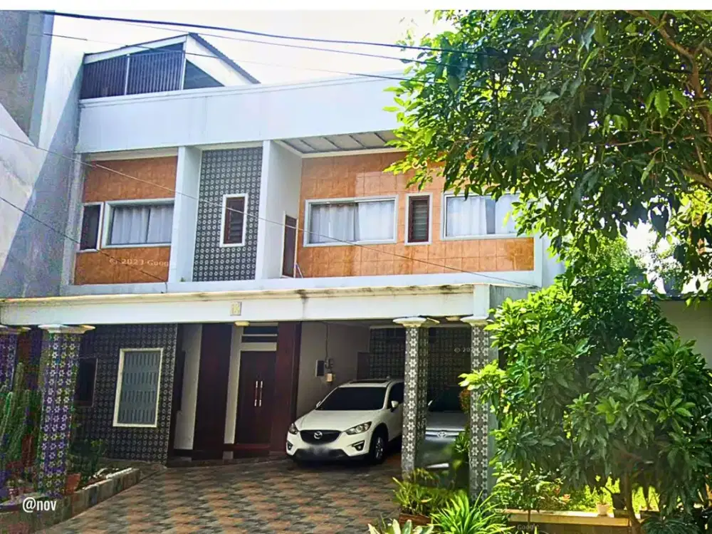 Rumah Besar di Summer Bliss untuk Keluarga Besar di Cluster Teraman di Lippo