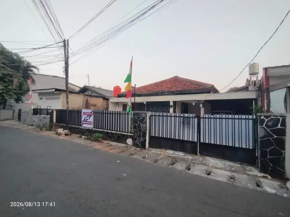 Rumah Tua Hitung Tanah Saja di Menteng Wadas Selatan Luas 296m2 (29x10) Bentuk Kotak