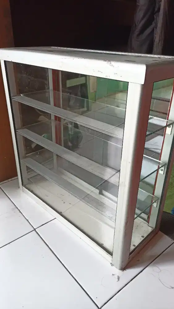 Etalase Rokok kaca geser 5 mm