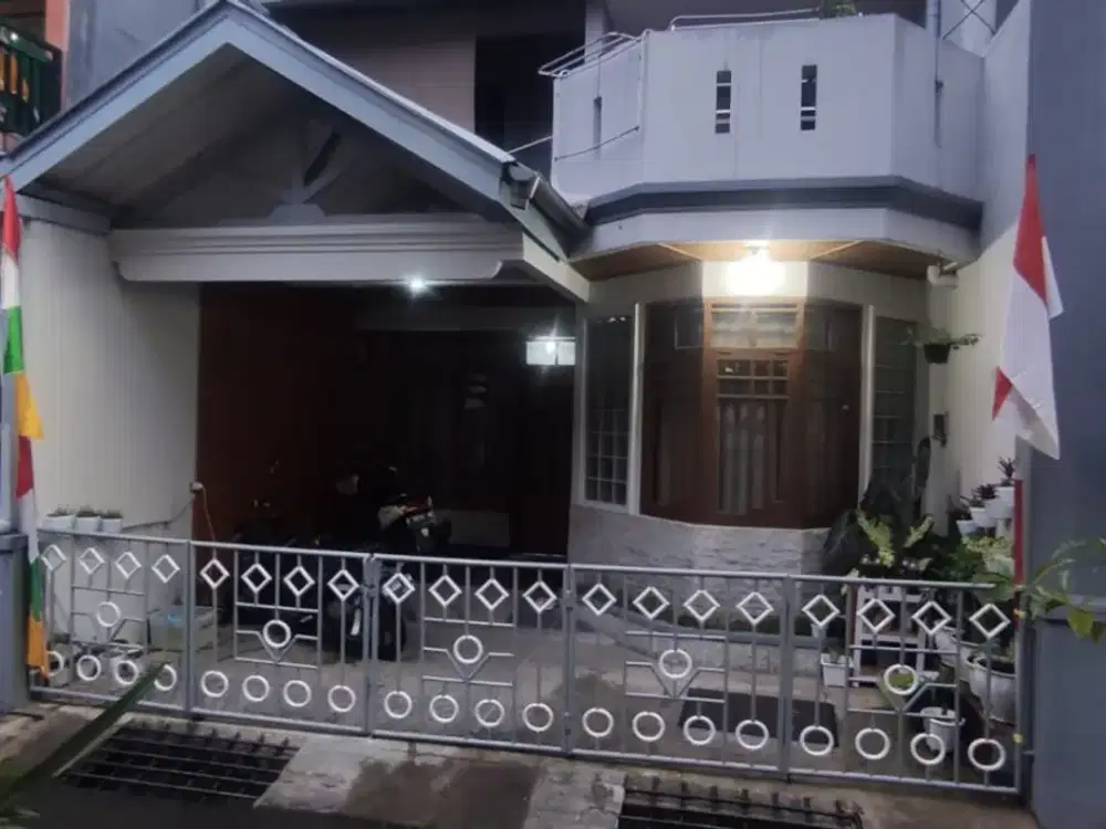 Dijual Rumah 2 Lantai Nyaman Terawat Siap Huni Lokasi Strategis di Antapani Bandung