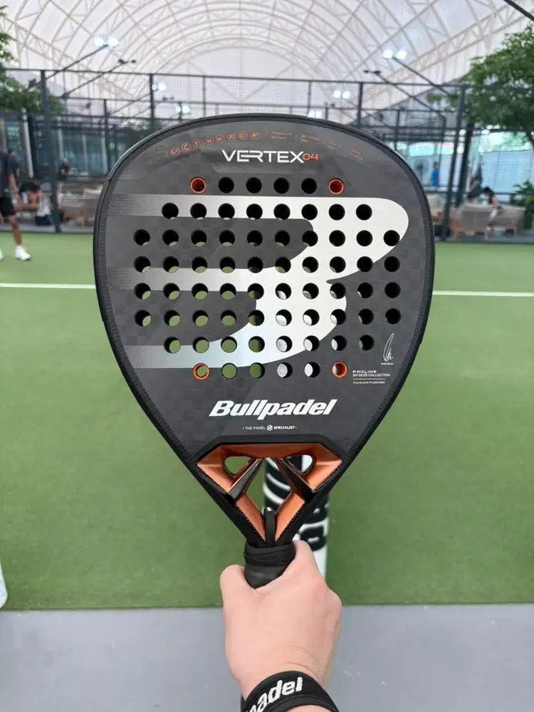 Bullpadel Vertex 04 2025 Juan Tello Diamond incl. Protector & Grip